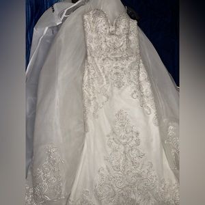 (NEW) Signature by Justin Alexander
Wedding Dress